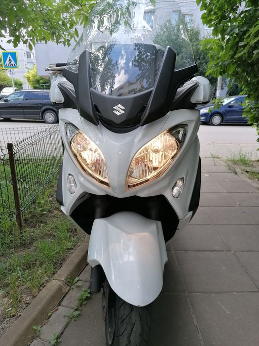 **Suzuki Burgman 650 Executive 2017 – 638 cmc – 47.321 km – stare foarte bună**