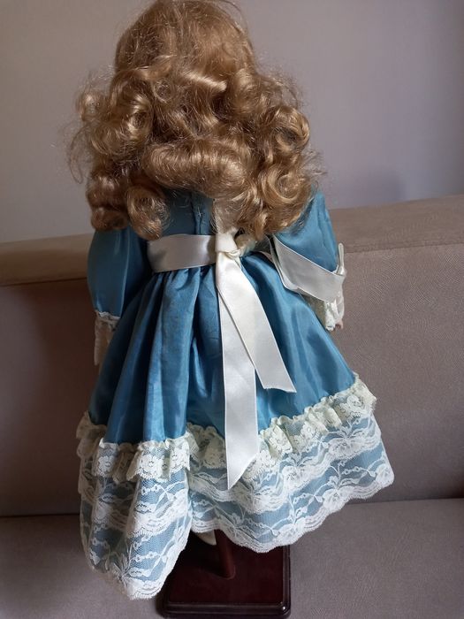 Порцеланова кукла .