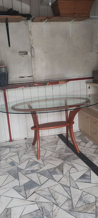 Продавам трапезна маса