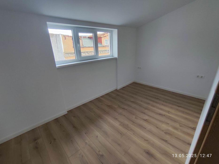 Продава се Четиристаен апартамент в Варна, Операта - 120 кв.м за 11 €/кв.м - Снимка #5