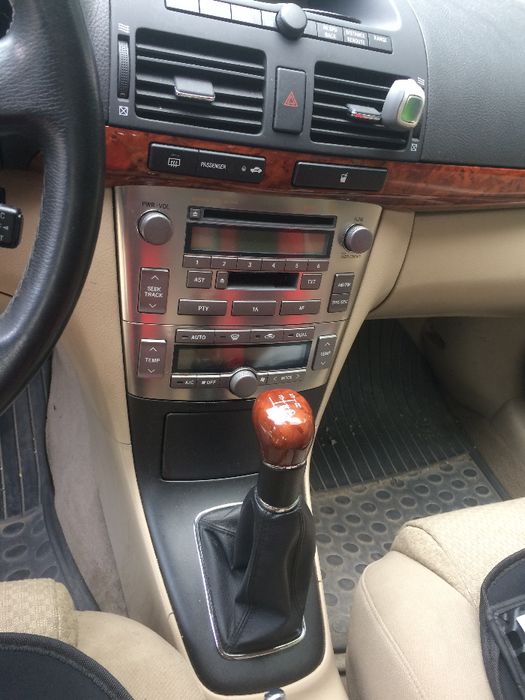 Toyota Avensis 2.0D4D 116к.с. на части