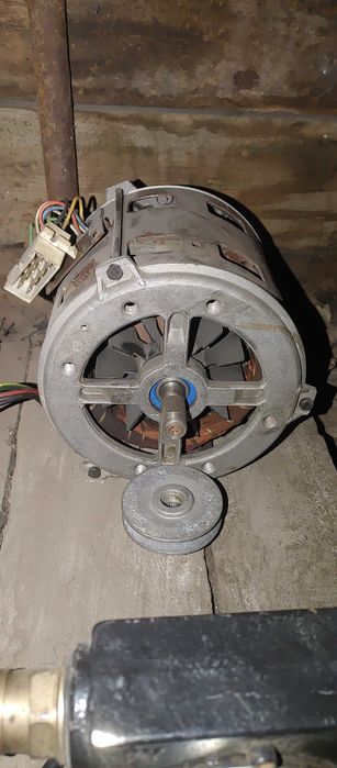 Продам мотор 220