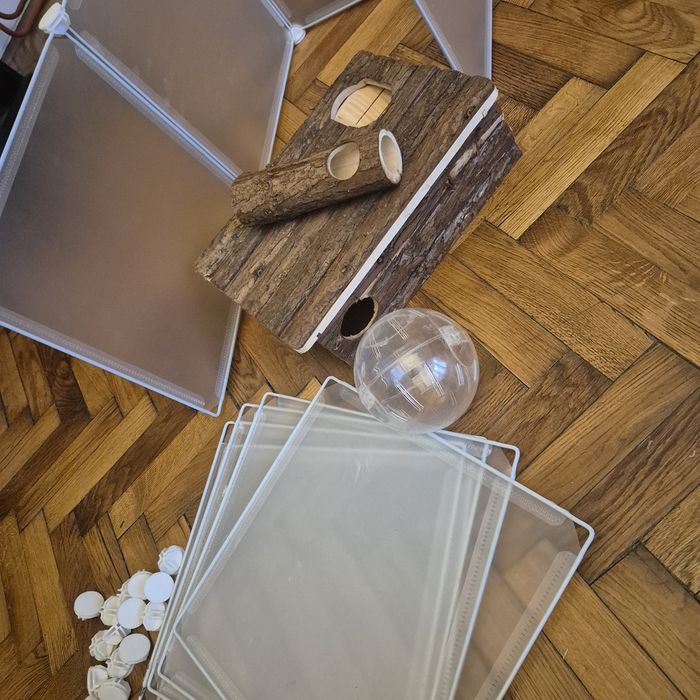 Lot accesorii rozătoare (Căsuță lemn, Tunel, Bilă) + Țarc modular plastic (9 buc)