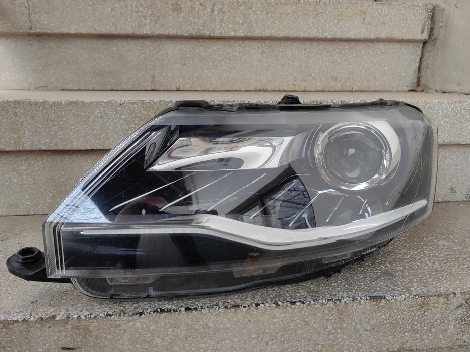 Фар Skoda Rapid Bi-Xenon LED ляв / Фар Шкода Рапид Оригинален