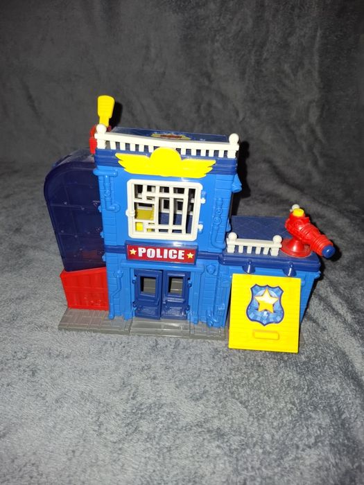 sectia de politie playset police station din gama superzings