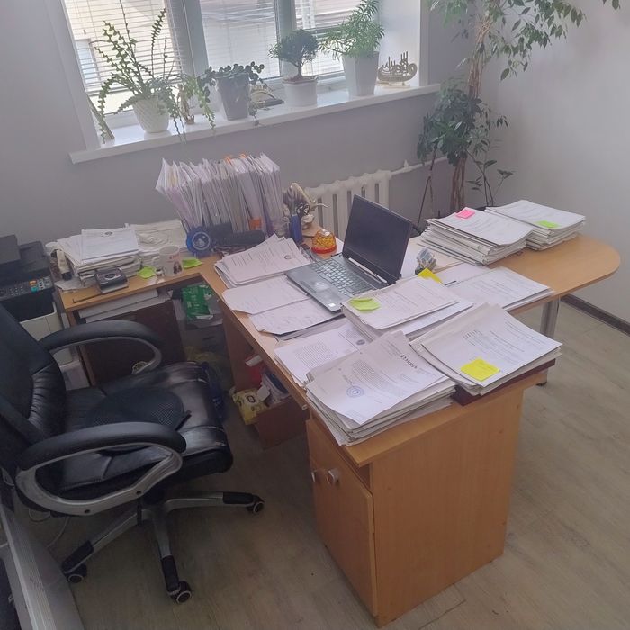 продам мебель: шкафы, столы