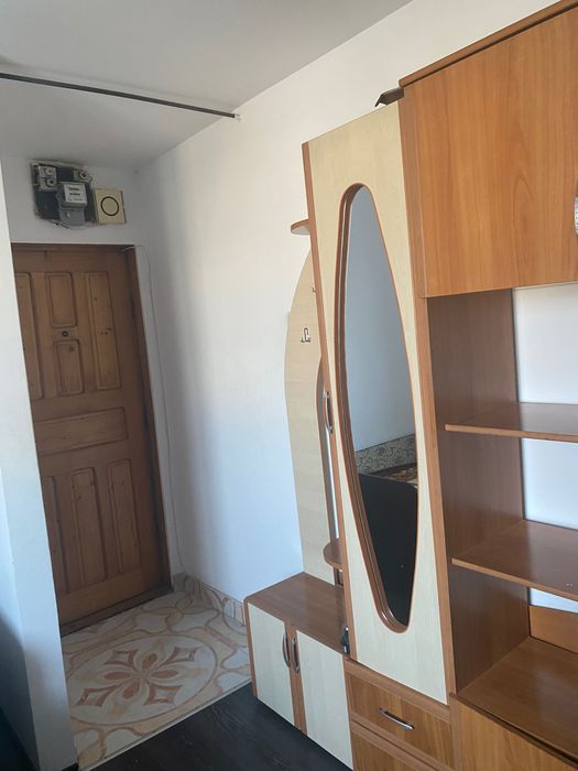 închiriez Apartament in spatele Colegiului Naț. Petru Rares