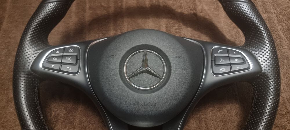 Волан от Мерцедес GLE 2017г. с пера за смяна на скоростите и вибрация.