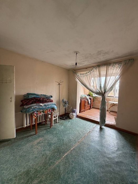 Продам 2 ком квартиру на 4 этаже