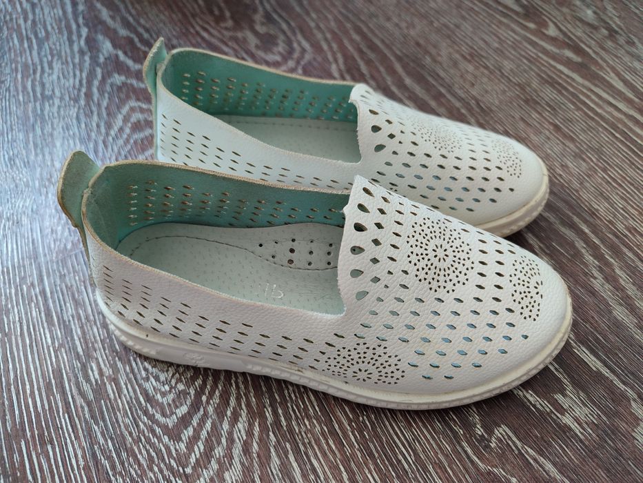 Детская летняя обувь. На девочку