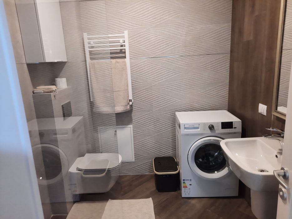 Inchiriez apartament