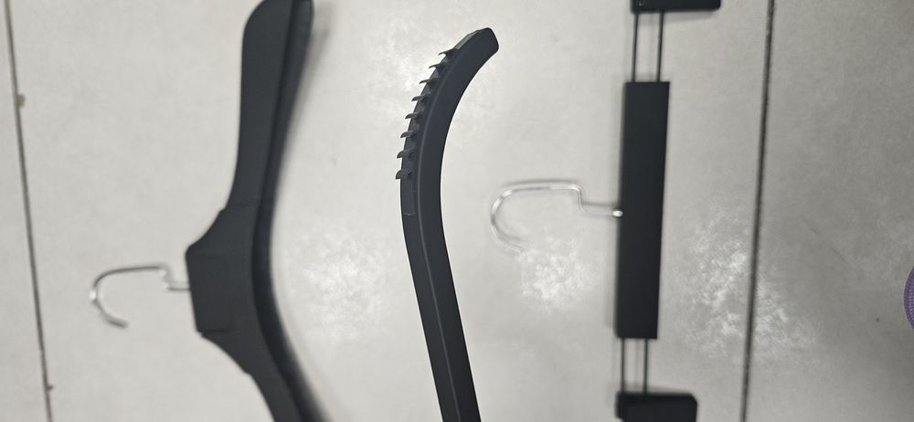 Закачалки за дрехи с храмови държачи