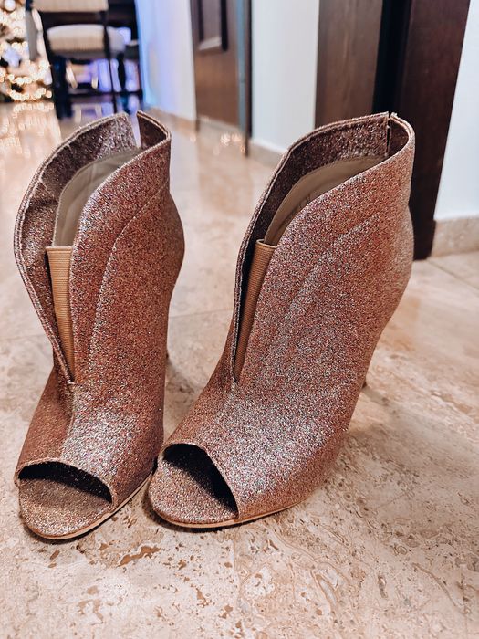 Блестящи обувки Shoe Aquarium