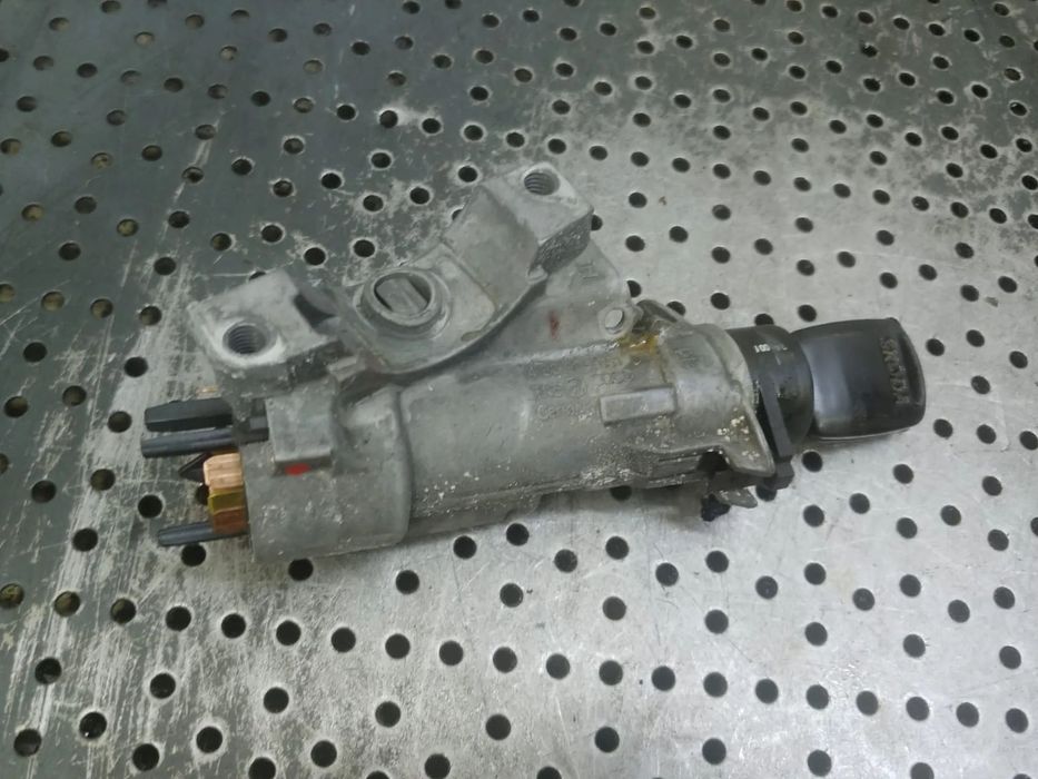 contact auto cu cheie skoda fabia 6y audi a3 8l 4b0905851c