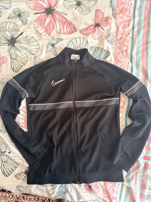 Nike горнище като ново