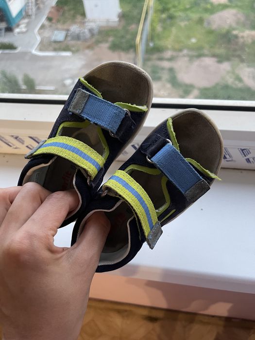 Продам детские сандали