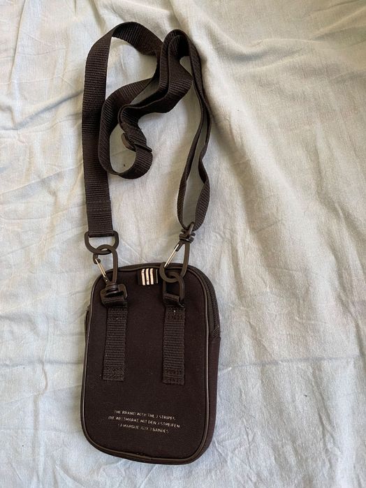 Adidas чантичка оригинална