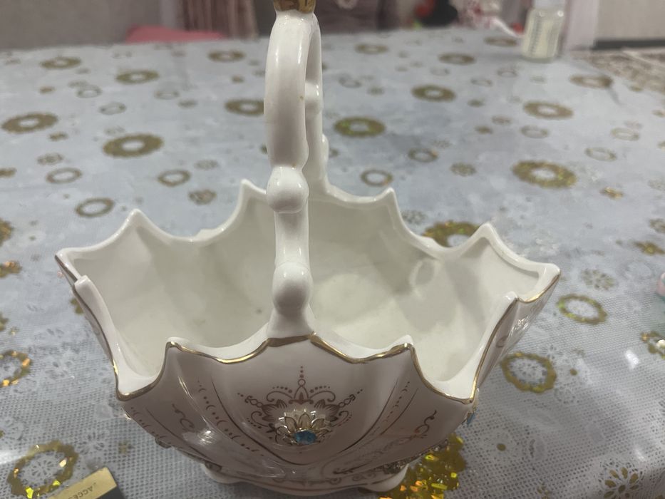 Конфетница со стразами добротная