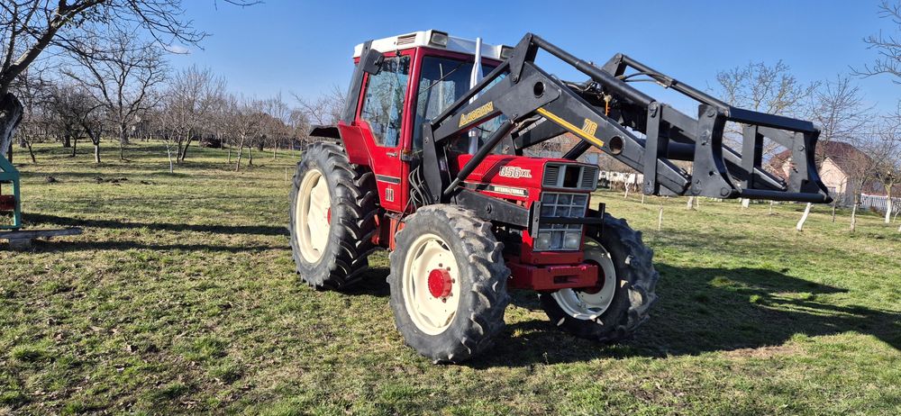 Tractor Case IH 856 XL cu încărcător frontal