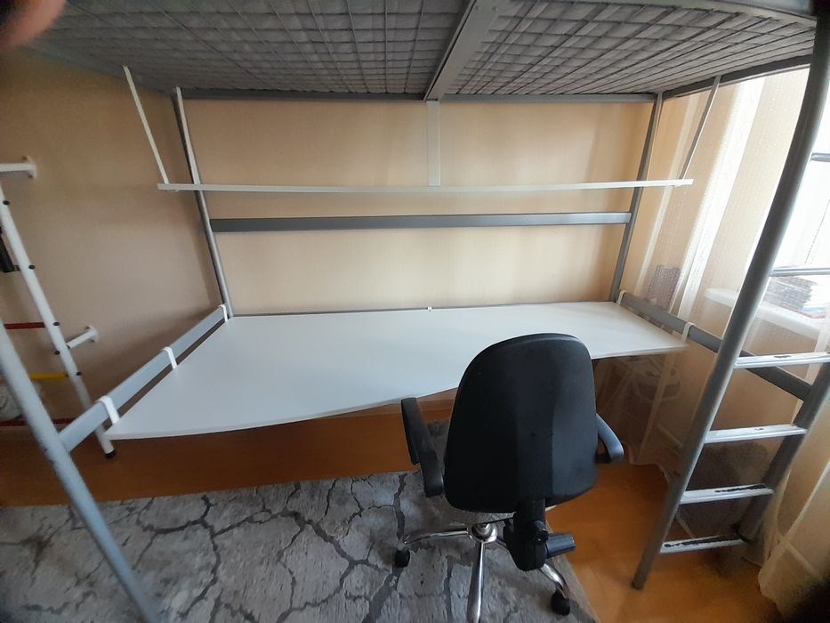 Продам двухярусную кровать.