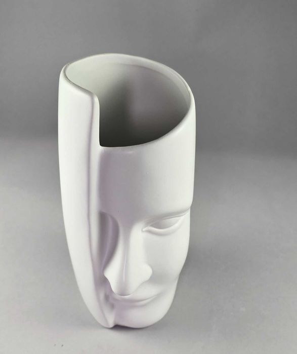 Стилна керамична ваза