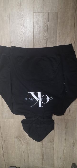 Горните Calvin Klein