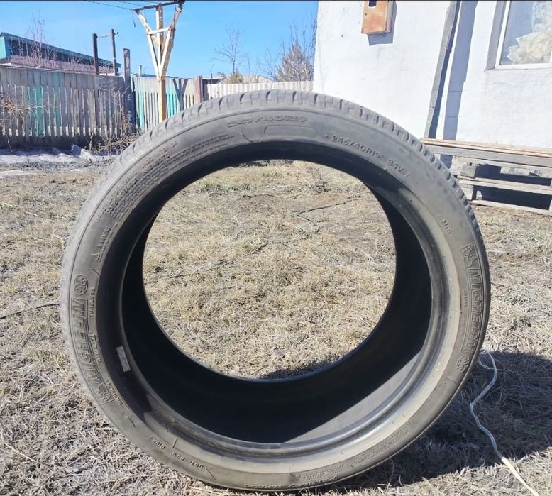 Продам летнюю резину Мишлен R19