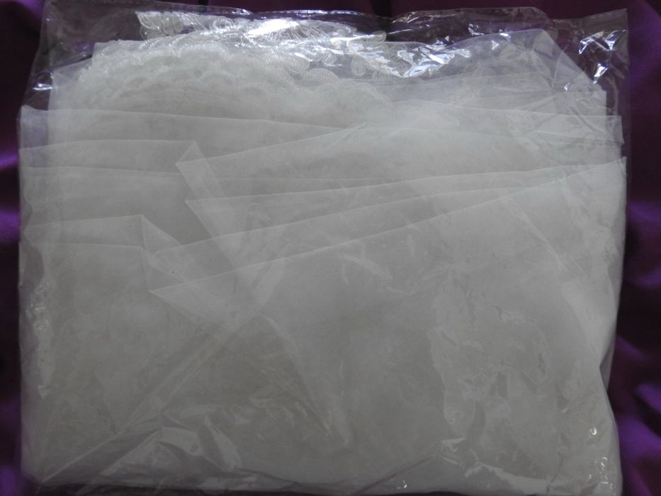 Vand rochie de mireasa, croi si material deosebit.