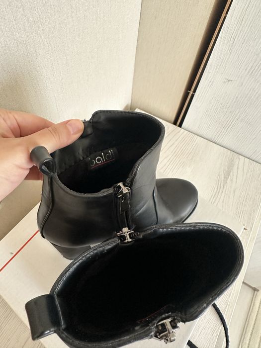 Продам осенние сапоги Baldi