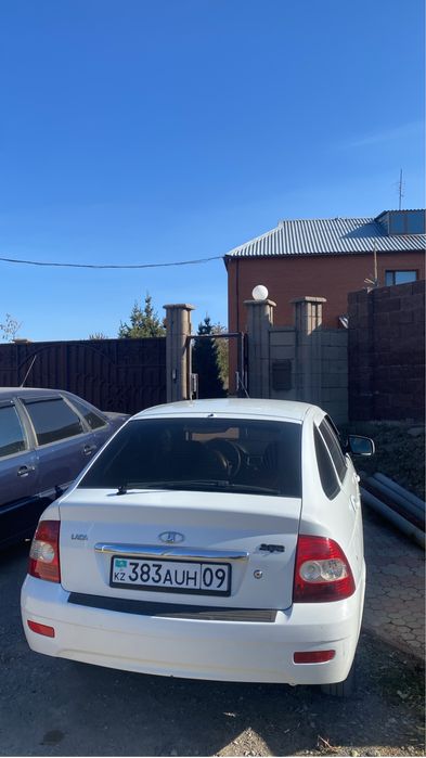 Продам приору  1