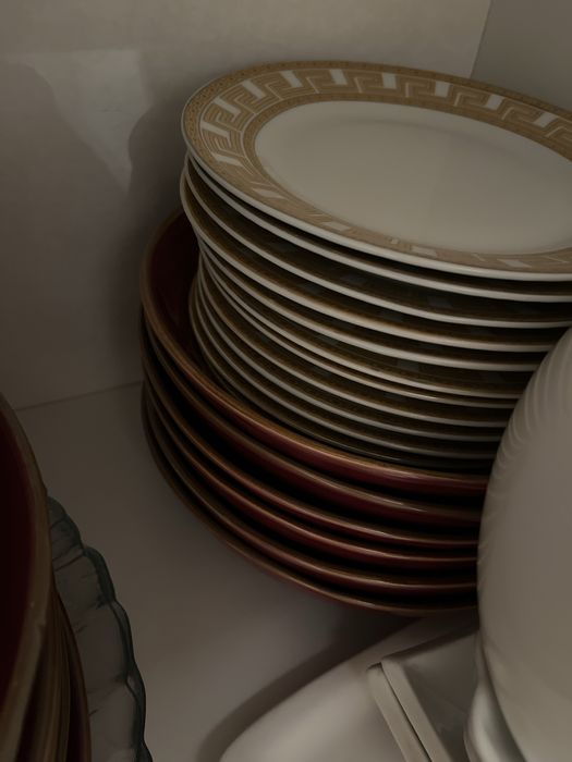 Тарелки разные. Красные 500тг