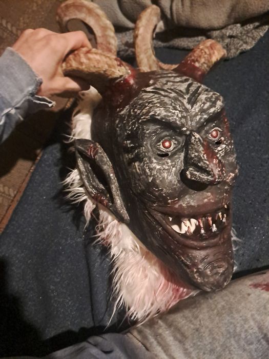 Vând masca de lemn Krampus,pt revelion/craciun