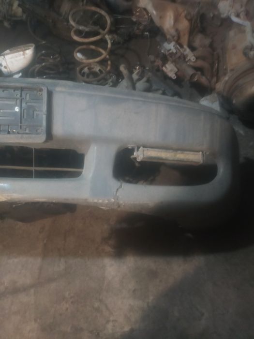 Продам бампер Мазда