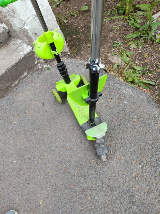 Продам яркий самокат