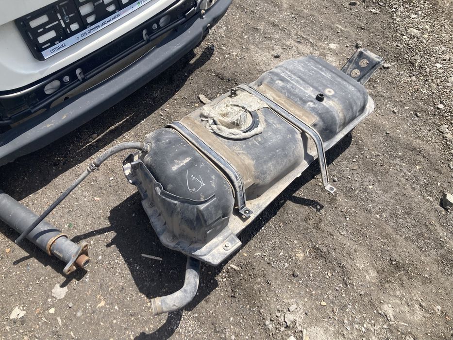 Бензобак топливный бак Тойота Хайс H200 / Toyota Hiace H200