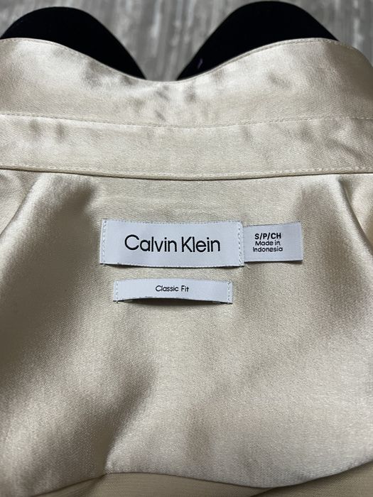 Продам блузку Calvin Klein