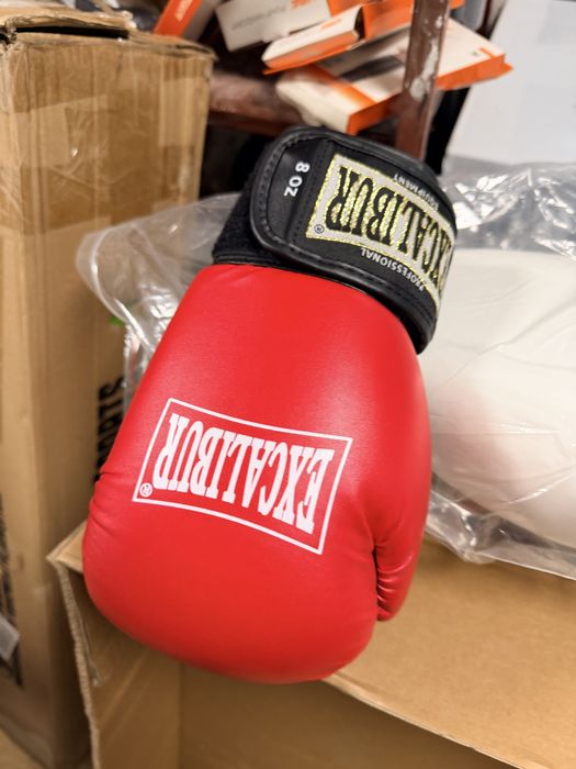 Manusi de box noi profi pret 150 lei perechea marimea 8 oz si 12 oz