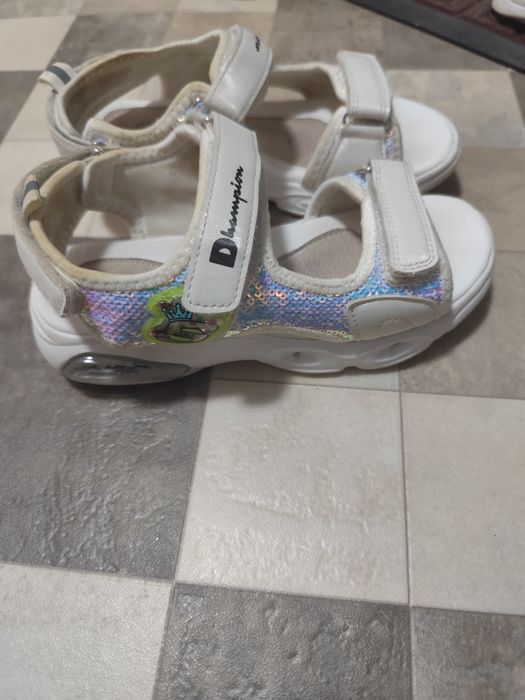 Продам сандали .