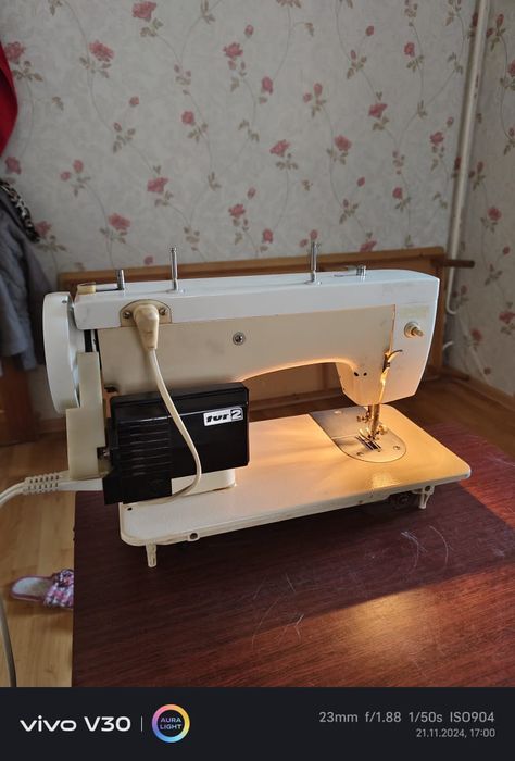 Швейная машина Чайка 142м