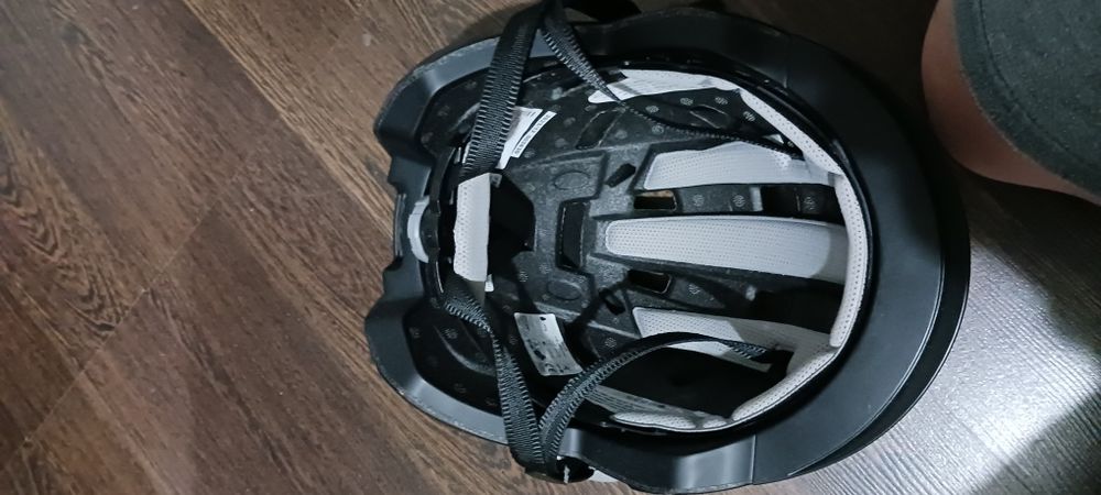Casca de protectie cu semnalizare,poziție.Trotineta,bicicleta