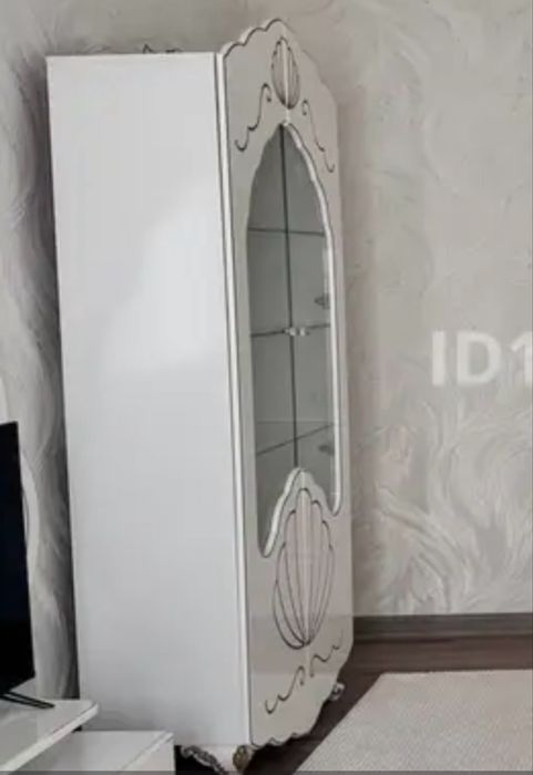 Шкаф для гостинной или кухни