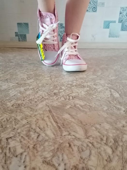 Продам подростковую обувь