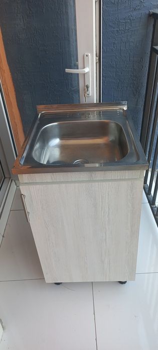 Тумбочки и кухни нархи 700000сум