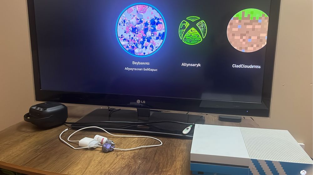 Продается Xbox one s