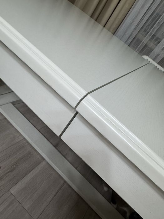 Стол в гостинную