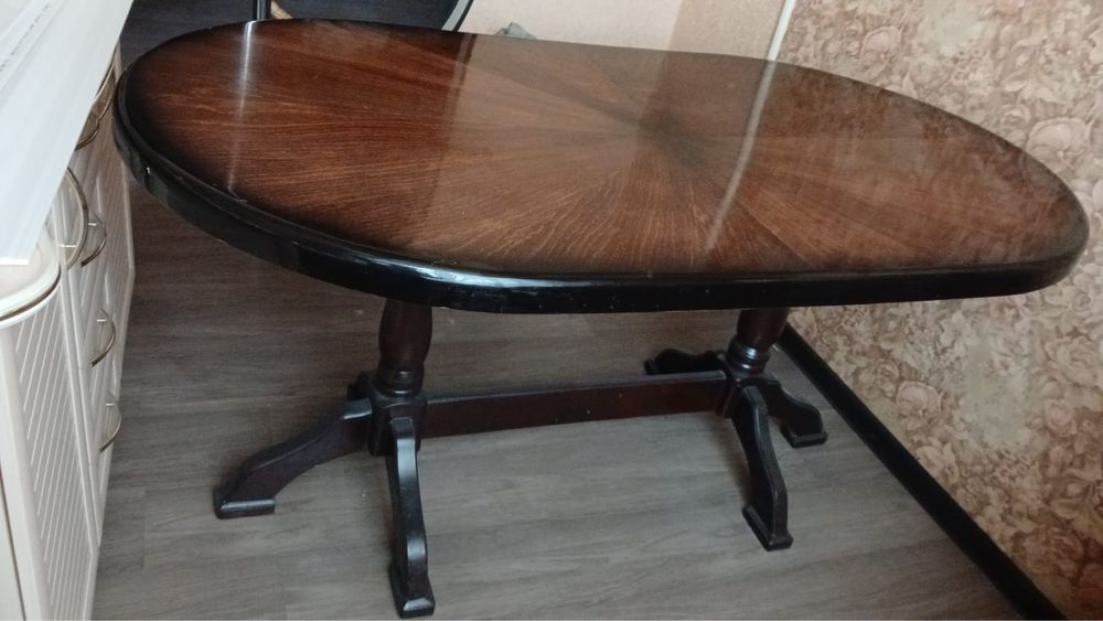 Продается стол, есть стулья, можно отдельно