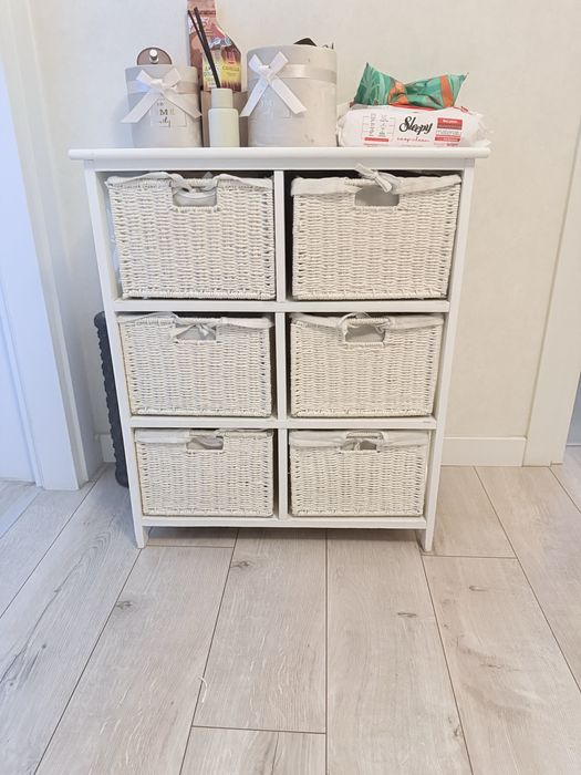 Vând comoda cu 6 coșuri Jysk