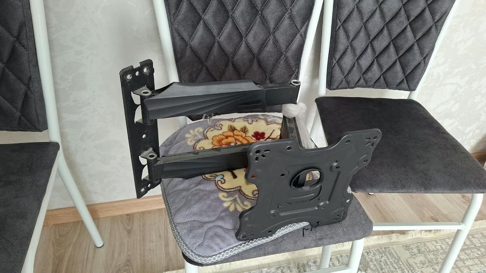 Поворотный кронштейн