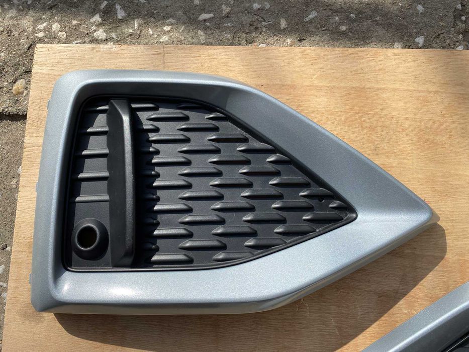 Grile bara fata Audi Q2 2020-2022