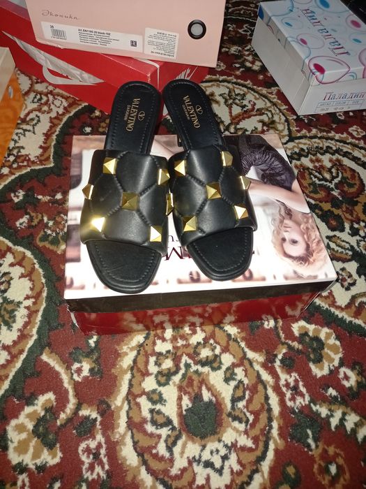 Valentino ayollar oyoq kiyimi